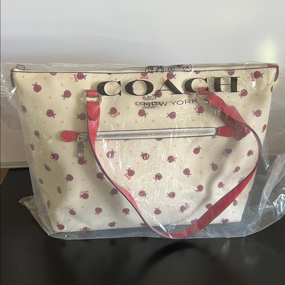 Coach Gallery Tote Bag With Ladybug 🐞 Print - Picture 3 of 3